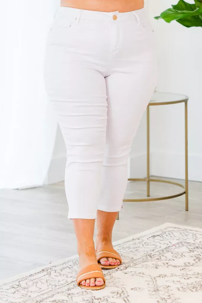 1822 Denim: Carolina Lily Capris, White