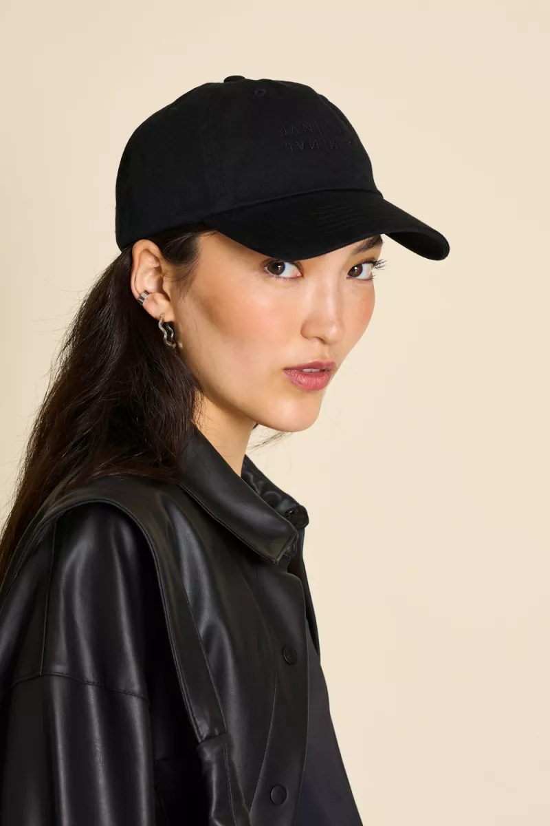 JAN 'N JUNE Cap Black