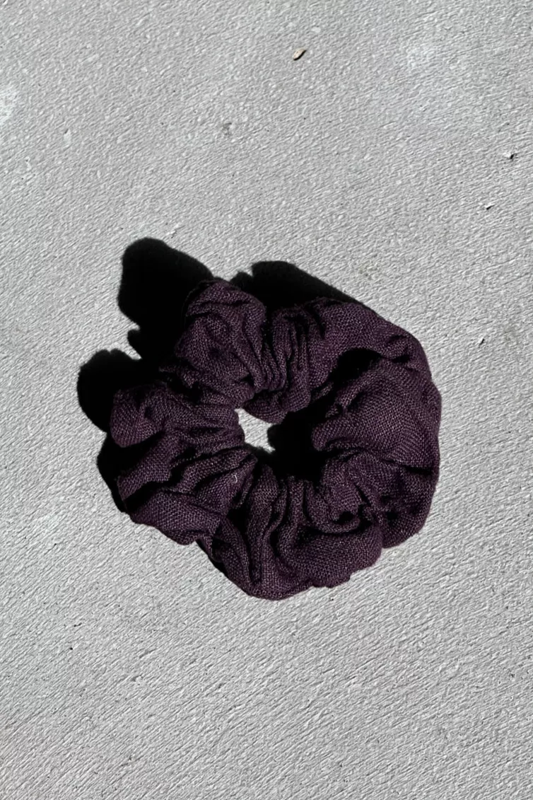 JAN 'N JUNE Scrunchie Cherry Lacquer