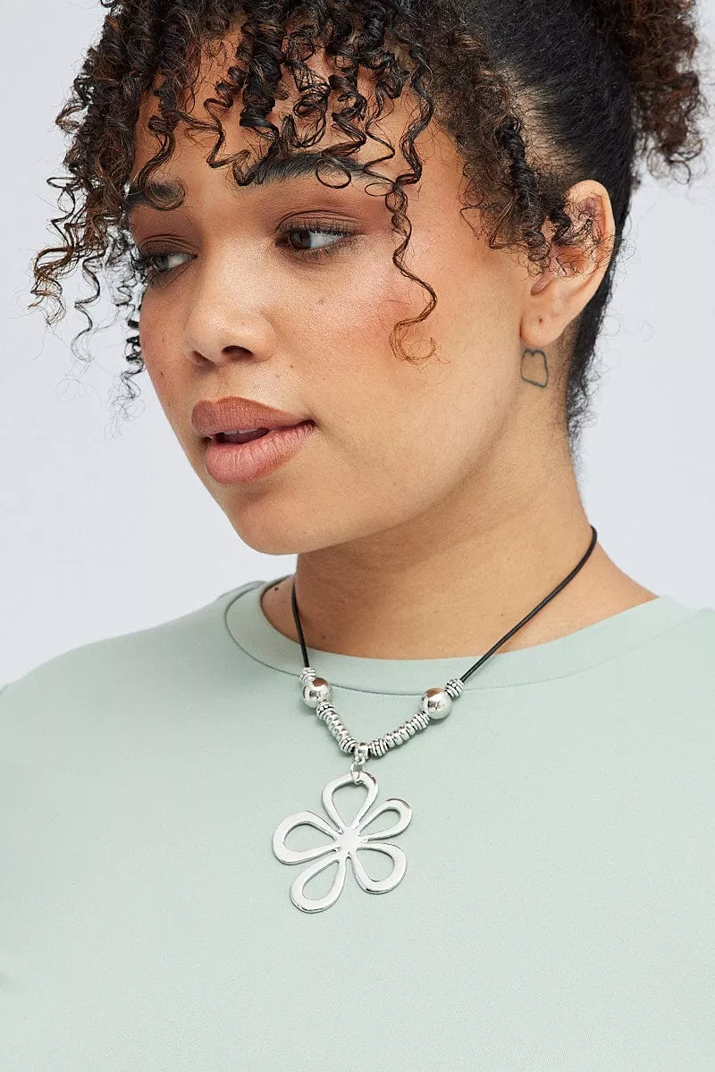 Silver Flower Pendent Necklace